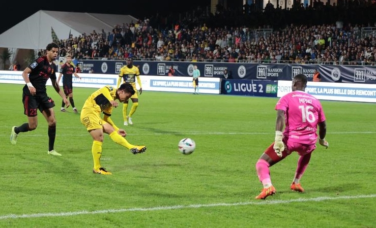 Bảng xếp hạng Ligue 2 mới nhất: Pau FC vẫn ở nhóm "nguy hiểm"
